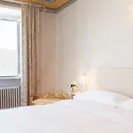 לינה וארוחת בוקר Boutique Sarnia 4*