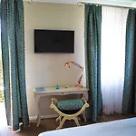 Oda ve Kahvaltı Boutique Sarnia 4*