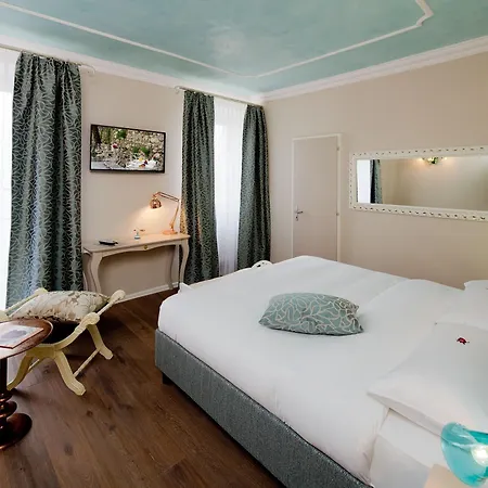 לינה וארוחת בוקר Boutique Sarnia 4*