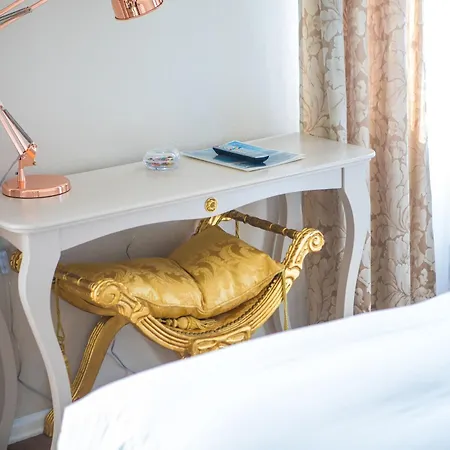 Boutique Sarnia לינה וארוחת בוקר