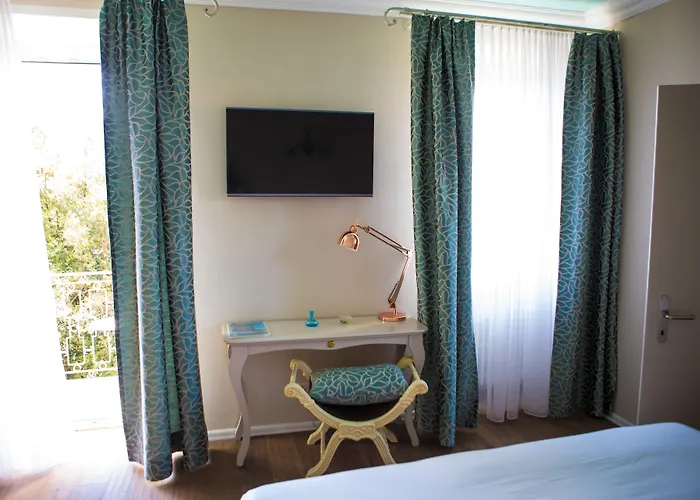 לינה וארוחת בוקר Boutique Sarnia 4*