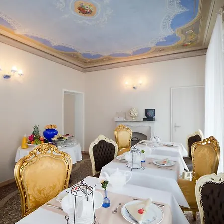 Bed and Breakfast Boutique Sarnia 4*