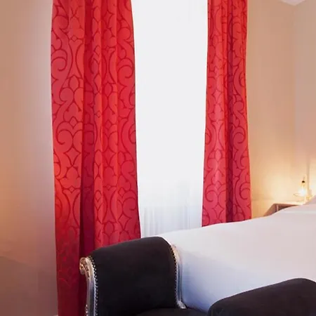 Boutique Sarnia לינה וארוחת בוקר 2*